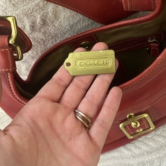 Elegant Red Leather Shoulder Bag - Picture 7 of 8